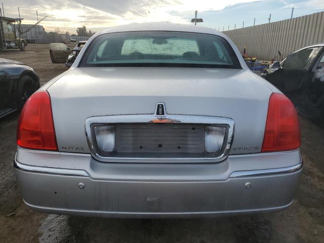 1LNHM81W44Y680111 - 2004 LINCOLN TOWN CAR EXECUTIVE SILVER photo 6