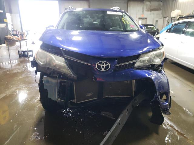 2T3RFREVXFW250431 - 2015 TOYOTA RAV4 XLE BLUE photo 5