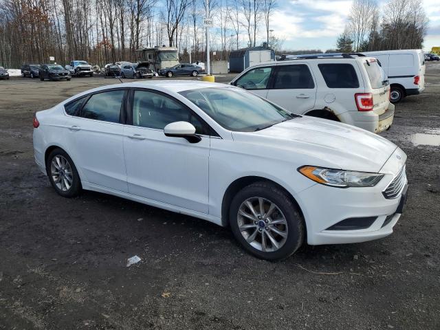 3FA6P0H78HR111176 - 2017 FORD FUSION SE WHITE photo 4