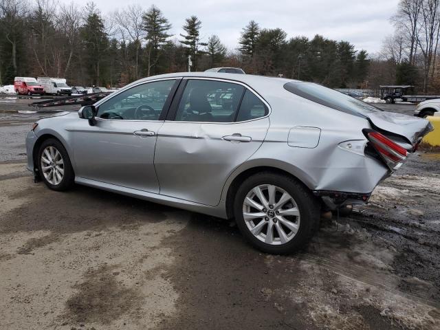 4T1B11HK9JU100735 - 2018 TOYOTA CAMRY L SILVER photo 2