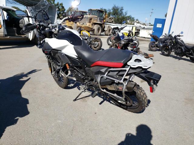 WB10B1500FZ493236 - 2015 BMW F800 GS ADVENTURE WHITE photo 3