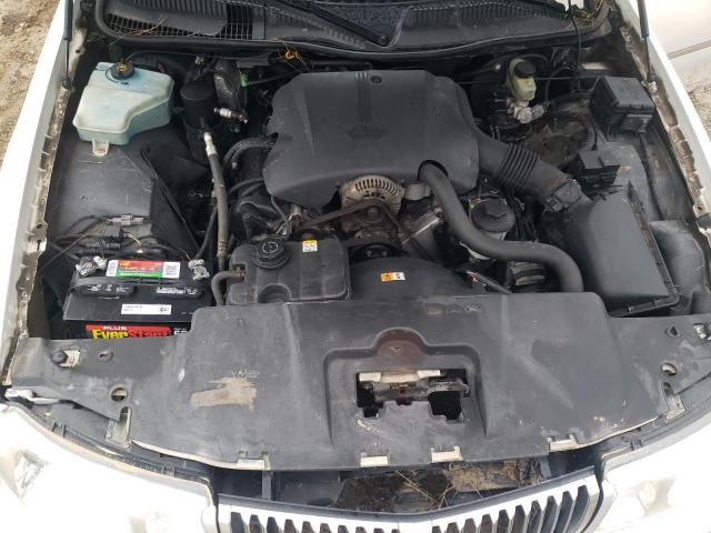 1LNHM81W01Y660868 - 2001 LINCOLN TOWN CAR EXECUTIVE WHITE photo 11