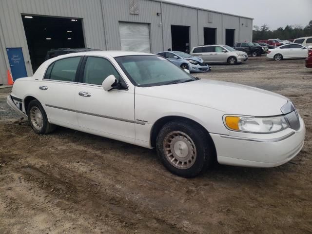 1LNHM81W01Y660868 - 2001 LINCOLN TOWN CAR EXECUTIVE WHITE photo 4