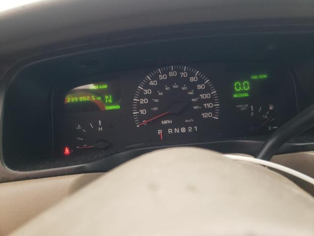 1LNHM81W01Y660868 - 2001 LINCOLN TOWN CAR EXECUTIVE WHITE photo 9