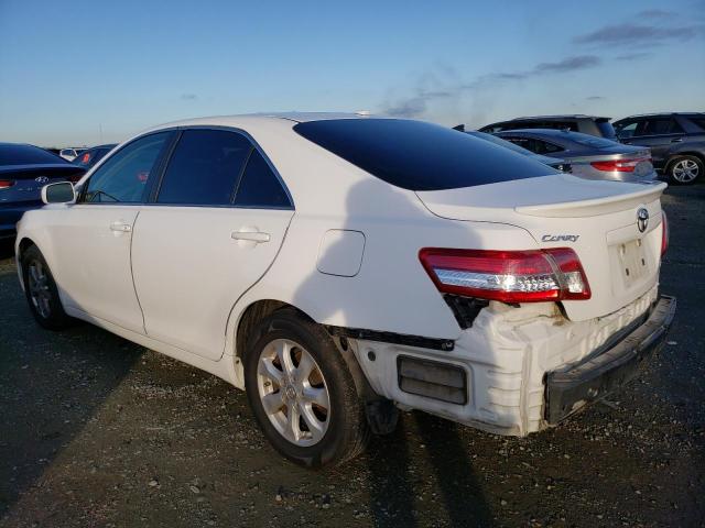 4T1BF3EK0BU612595 - 2011 TOYOTA CAMRY BASE WHITE photo 2