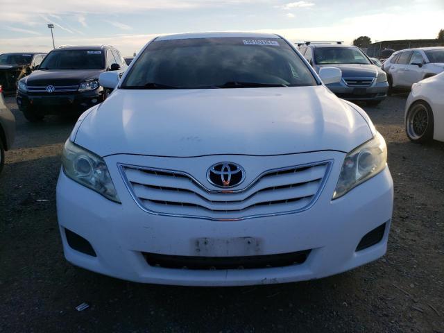 4T1BF3EK0BU612595 - 2011 TOYOTA CAMRY BASE WHITE photo 5