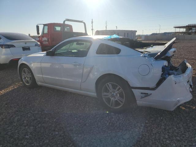 1ZVBP8AM7E5254915 - 2014 FORD MUSTANG WHITE photo 2