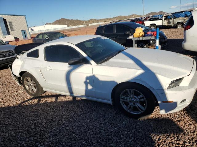 1ZVBP8AM7E5254915 - 2014 FORD MUSTANG WHITE photo 4