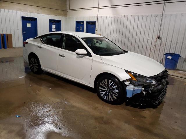 1N4BL4DV2PN373900 - 2023 NISSAN ALTIMA SV WHITE photo 4