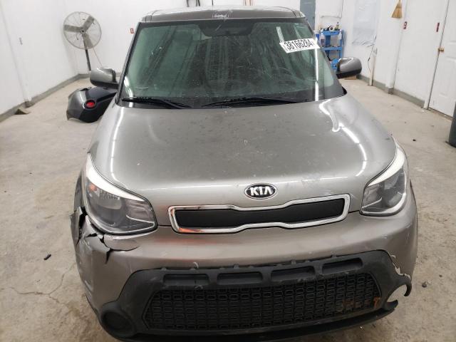 KNDJN2A25G7319753 - 2016 KIA SOUL GRAY photo 5