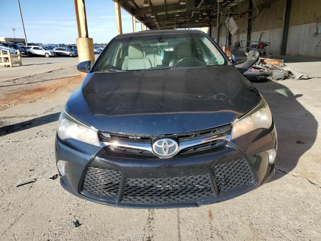 4T1BF1FK0HU340612 - 2017 TOYOTA CAMRY LE BLUE photo 5