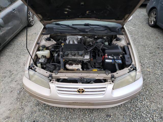 JT2BF22K4W0131886 - 1998 TOYOTA CAMRY CE TAN photo 11