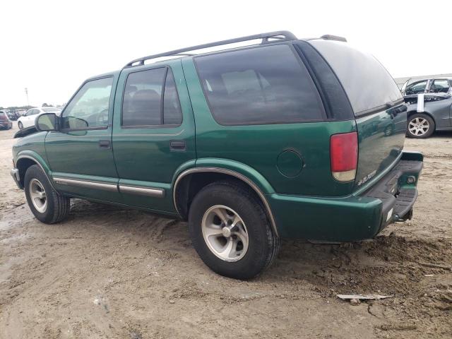 1GNCS13W8YK201486 - 2000 CHEVROLET BLAZER GREEN photo 2