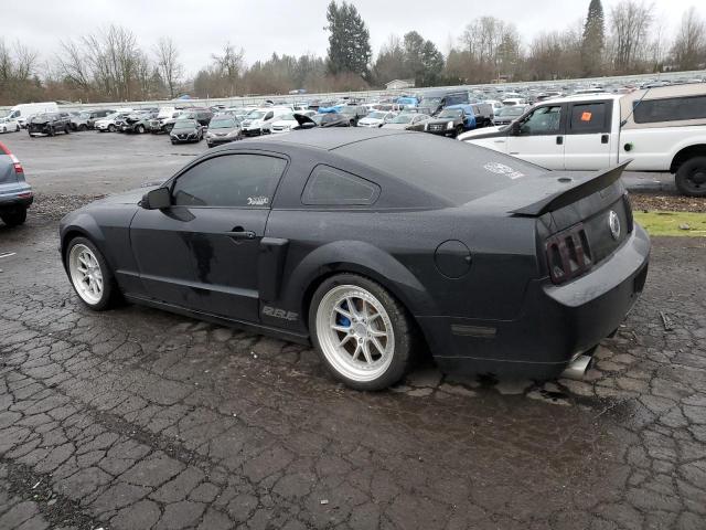 1ZVFT82H075204214 - 2007 FORD MUSTANG GT BLACK photo 2