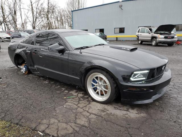 1ZVFT82H075204214 - 2007 FORD MUSTANG GT BLACK photo 4