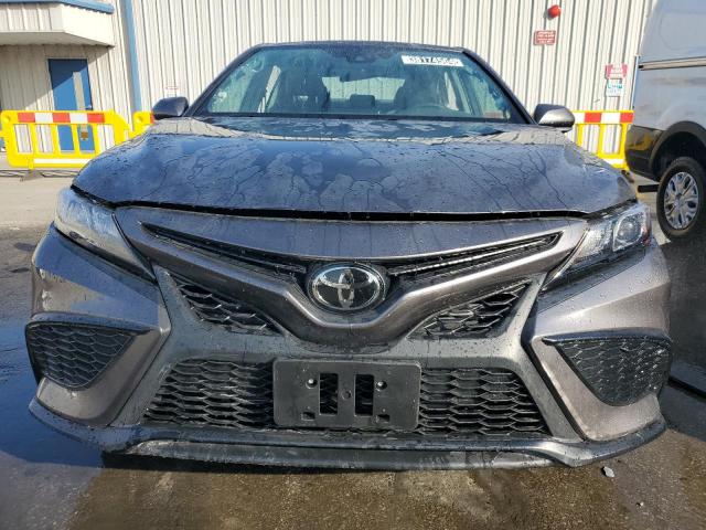 4T1G11AK6PU808045 - 2023 TOYOTA CAMRY SE NIGHT SHADE GRAY photo 5
