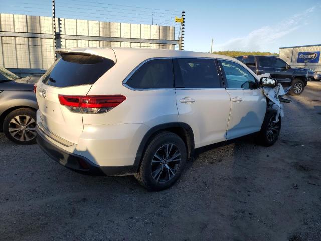 5TDZARFH4KS056335 - 2019 TOYOTA HIGHLANDER LE WHITE photo 3