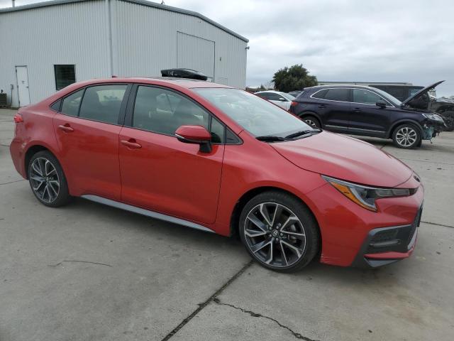 JTDP4RCE0LJ038115 - 2020 TOYOTA COROLLA SE RED photo 4