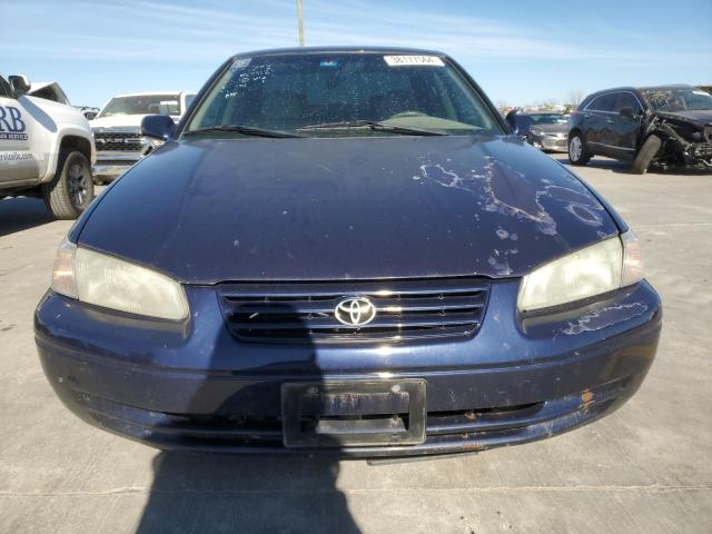 JT2BG28K6W0253718 - 1998 TOYOTA CAMRY LE BLUE photo 5