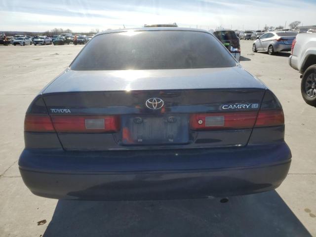 JT2BG28K6W0253718 - 1998 TOYOTA CAMRY LE BLUE photo 6