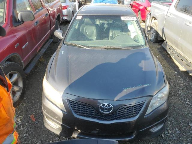 4T1BF3EK0BU758592 - 2011 TOYOTA CAMRY BASE GRAY photo 5