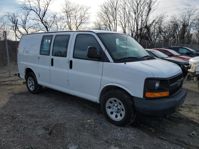 1GCSGAFX3E1195625 - 2014 CHEVROLET EXPRESS G1 WHITE photo 4