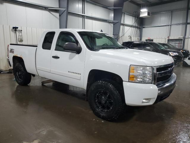 1GCEK190X7Z646239 - 2007 CHEVROLET SILVERADO K1500 WHITE photo 4