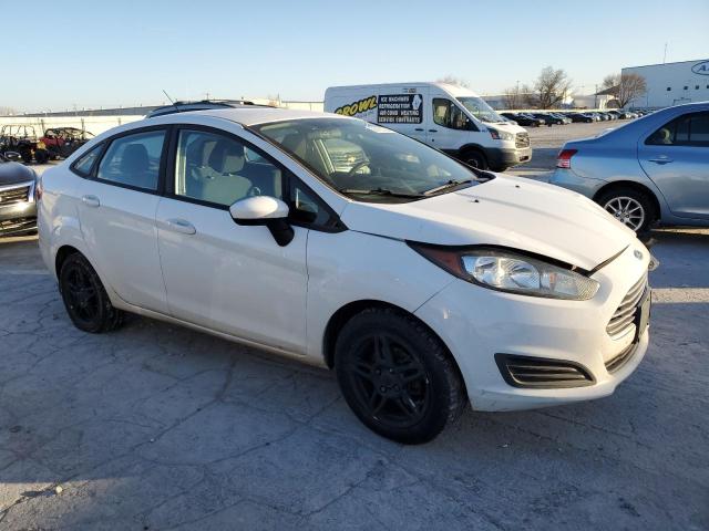 3FADP4BJ4HM138455 - 2017 FORD FIESTA SE WHITE photo 4