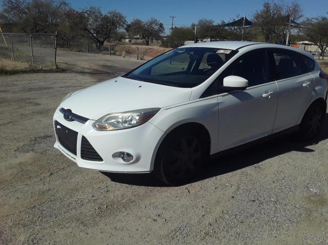 1FAHP3K26CL436682 - 2012 FORD FOCUS SE WHITE photo 2