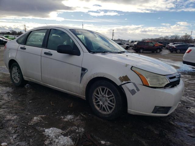 1FAHP35N58W163956 - 2008 FORD FOCUS SE WHITE photo 4