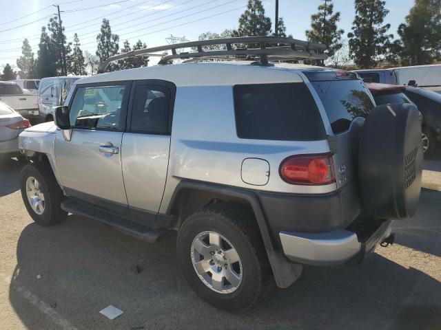 JTEBU11F870086959 - 2007 TOYOTA FJ CRUISER SILVER photo 2