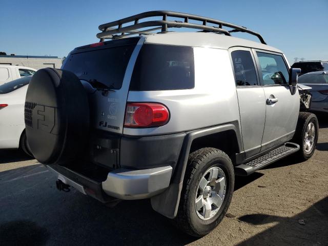 JTEBU11F870086959 - 2007 TOYOTA FJ CRUISER SILVER photo 3