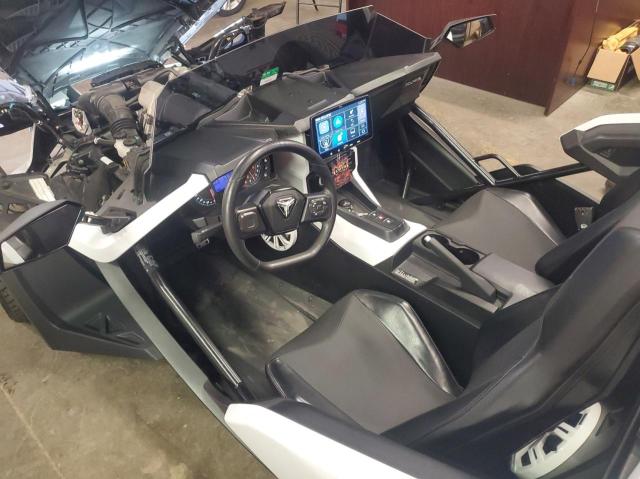 57XAASHD6M8143778 - 2021 POLARIS SLINGSHOT S WHITE photo 9