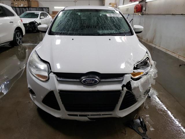 1FAHP3K24CL331784 - 2012 FORD FOCUS SE WHITE photo 5