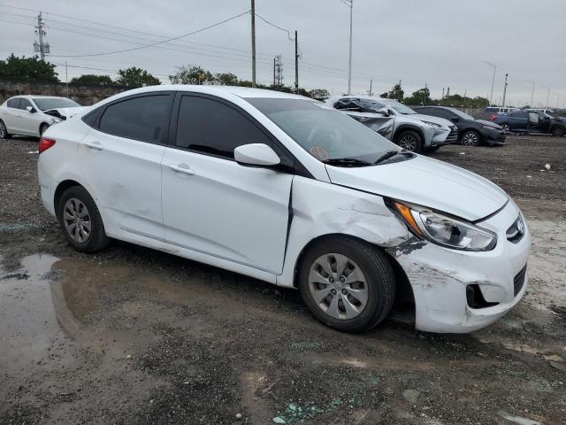 KMHCT4AE5GU074048 - 2016 HYUNDAI ACCENT SE WHITE photo 4