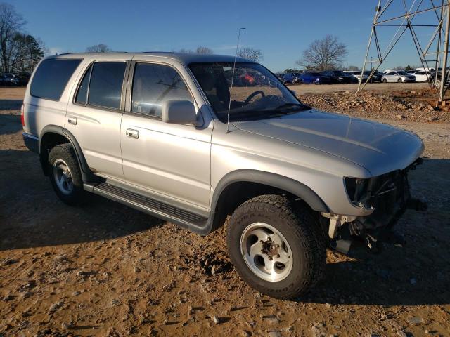 JT3GN86R0T0013750 - 1996 TOYOTA 4RUNNER SR5 SILVER photo 4