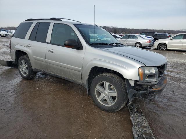 1GNDT13S052384411 - 2005 CHEVROLET TRAILBLAZE LS SILVER photo 4