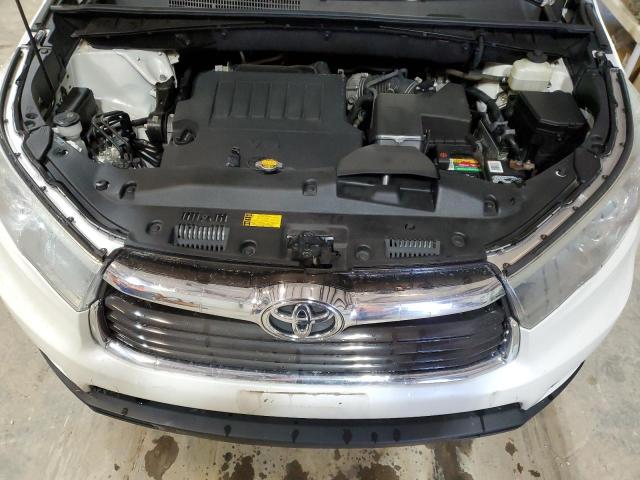 5TDBKRFH5FS137901 - 2015 TOYOTA HIGHLANDER LE WHITE photo 12