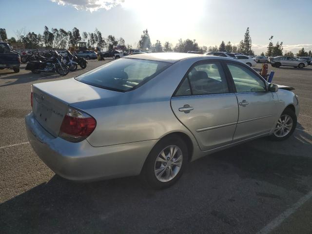 JTDBE32K830196347 - 2003 TOYOTA CAMRY LE SILVER photo 3