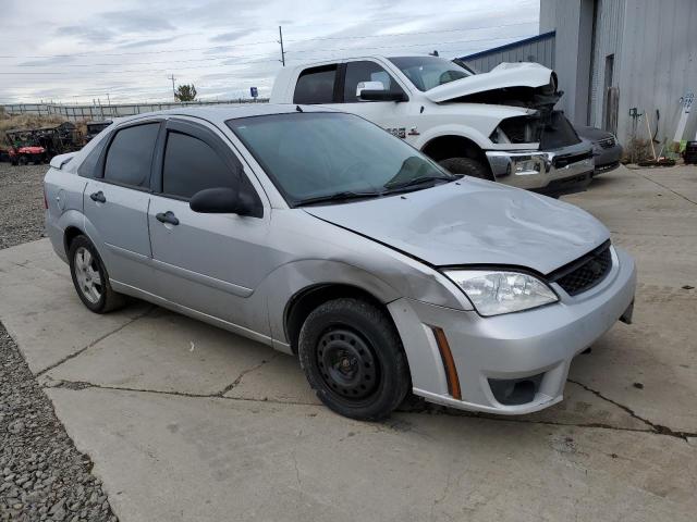 1FAHP34N17W315182 - 2007 FORD FOCUS ZX4 SILVER photo 4