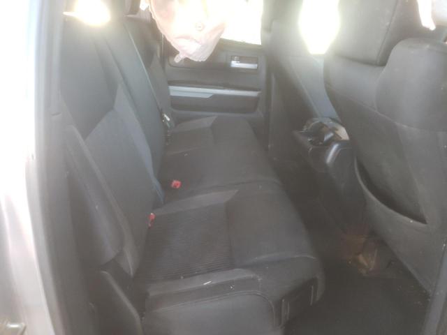 5TFUW5F18GX562002 - 2016 TOYOTA TUNDRA DOUBLE CAB SR/SR5 SILVER photo 10