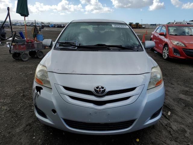 JTDBT923481262878 - 2008 TOYOTA YARIS SILVER photo 5