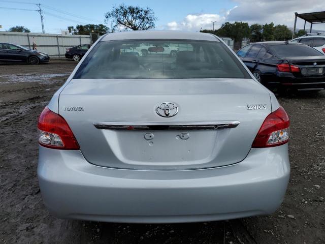 JTDBT923481262878 - 2008 TOYOTA YARIS SILVER photo 6