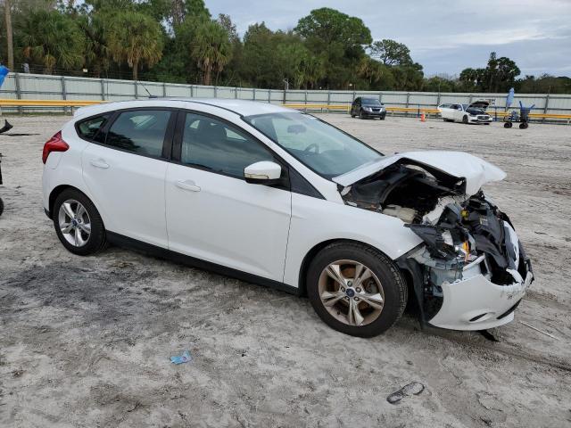 1FADP3K24DL204761 - 2013 FORD FOCUS SE WHITE photo 4