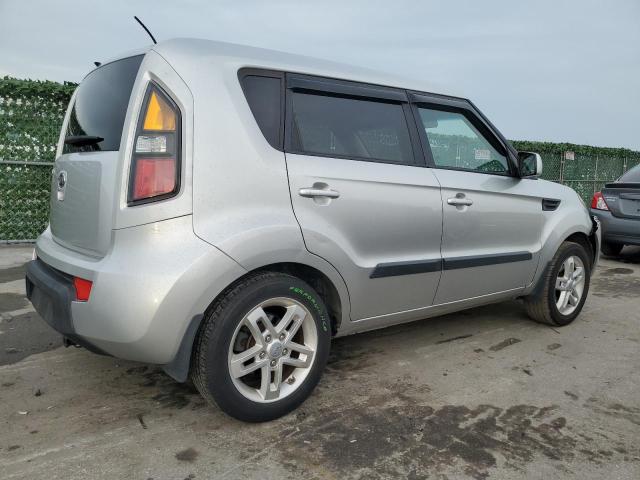 KNDJT2A22B7283793 - 2011 KIA SOUL + SILVER photo 3