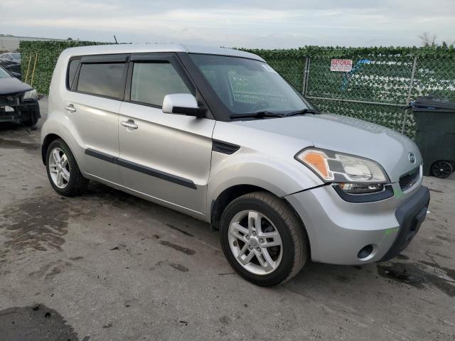 KNDJT2A22B7283793 - 2011 KIA SOUL + SILVER photo 4