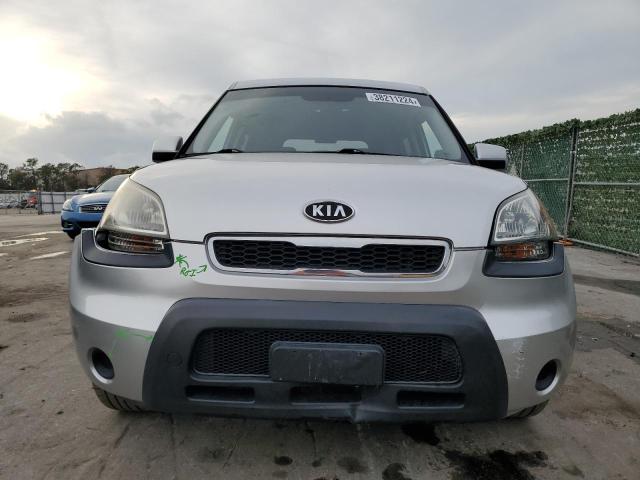 KNDJT2A22B7283793 - 2011 KIA SOUL + SILVER photo 5