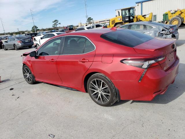 4T1G11AK2NU065235 - 2022 TOYOTA CAMRY SE RED photo 2