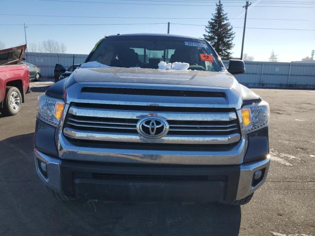 5TFUW5F15HX654010 - 2017 TOYOTA TUNDRA DOUBLE CAB SR/SR5 GRAY photo 5