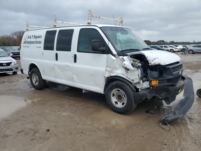 1GCGG25C681110646 - 2008 CHEVROLET EXPRESS G2 WHITE photo 4